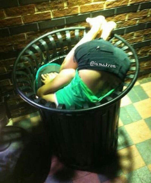YoungFly_2014's tweet photo. Sometimes you just gotta throw the whole b*tch away &amp; start over 😂😂 I'm 💀💀😭😭😅 https://t.co/0YHdx5wzsy