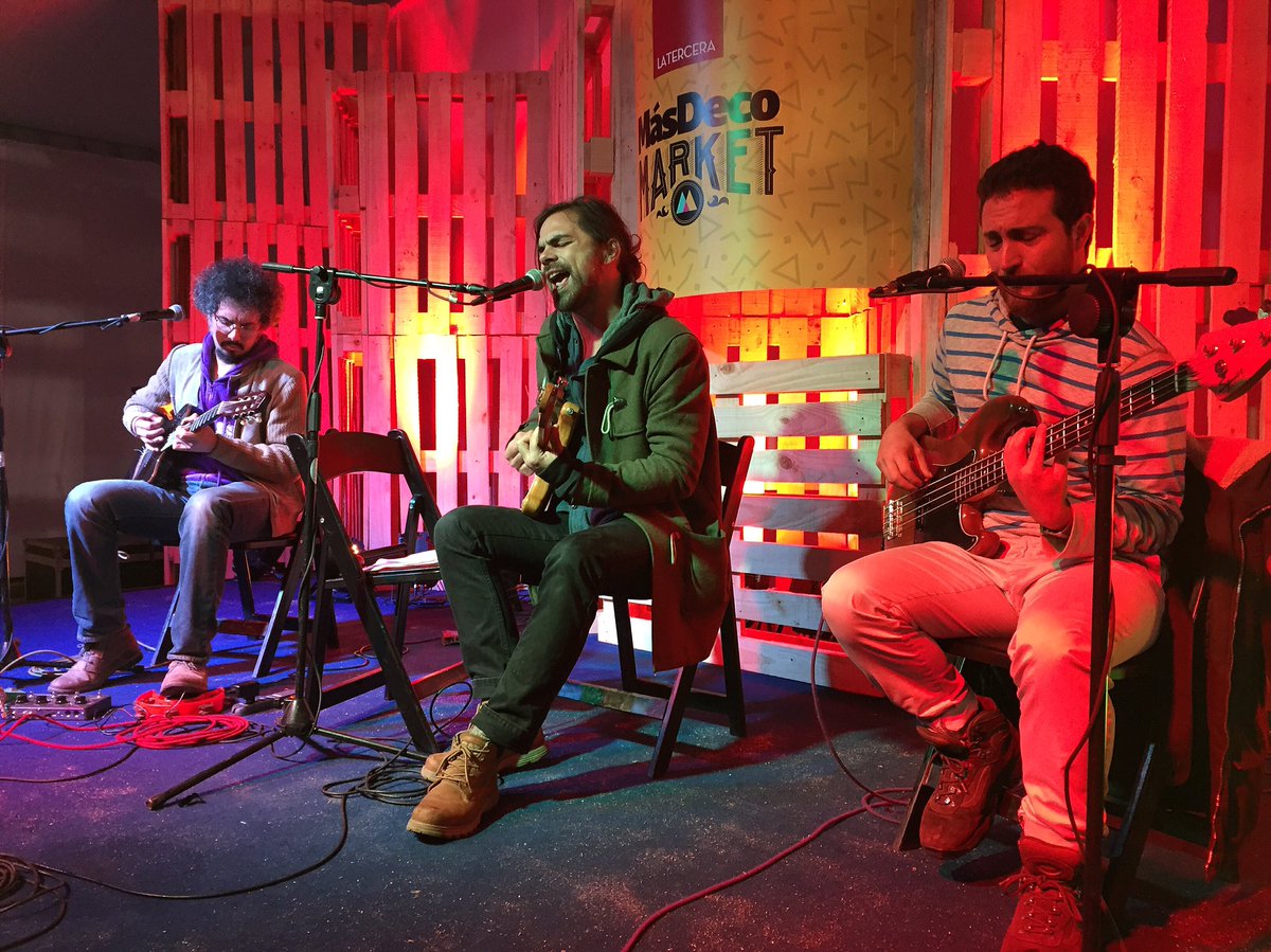 Ya está el actor y músico @pipogormaz arriba del escenario de #MasDecoMarket. Abierto hasta las 21 horas!