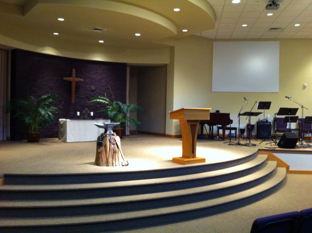 ShaneClaiborne's tweet photo. The church I preached at today had an anvil on the altar for beating guns into plows.
#PlottingForPeace @RAWtools https://t.co/vjKTyXbZDm