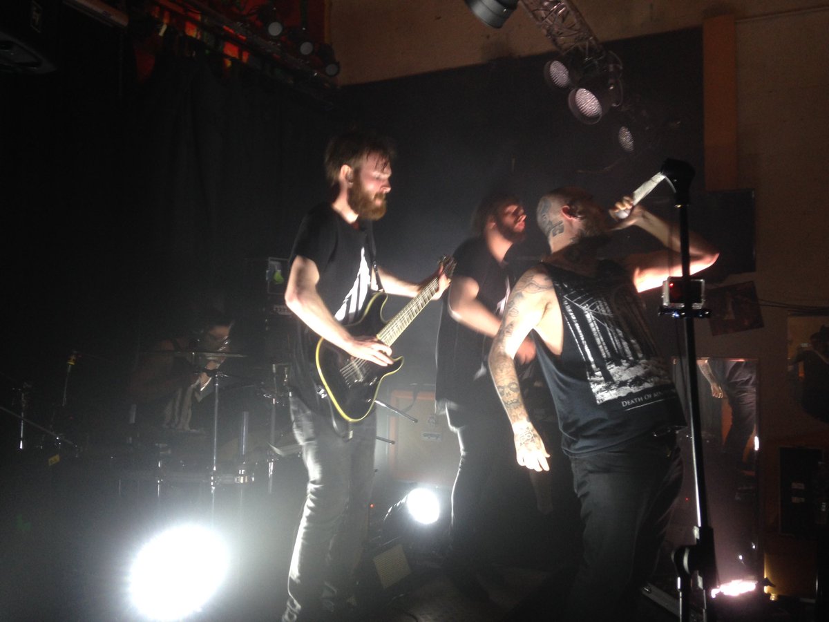 ALIVEisaband's tweet photo. @WDisease were playing in Toulouse tonight, for the third show of their Walk Tour. A wonderful evening ! https://t.co/Y6tjDlVv03