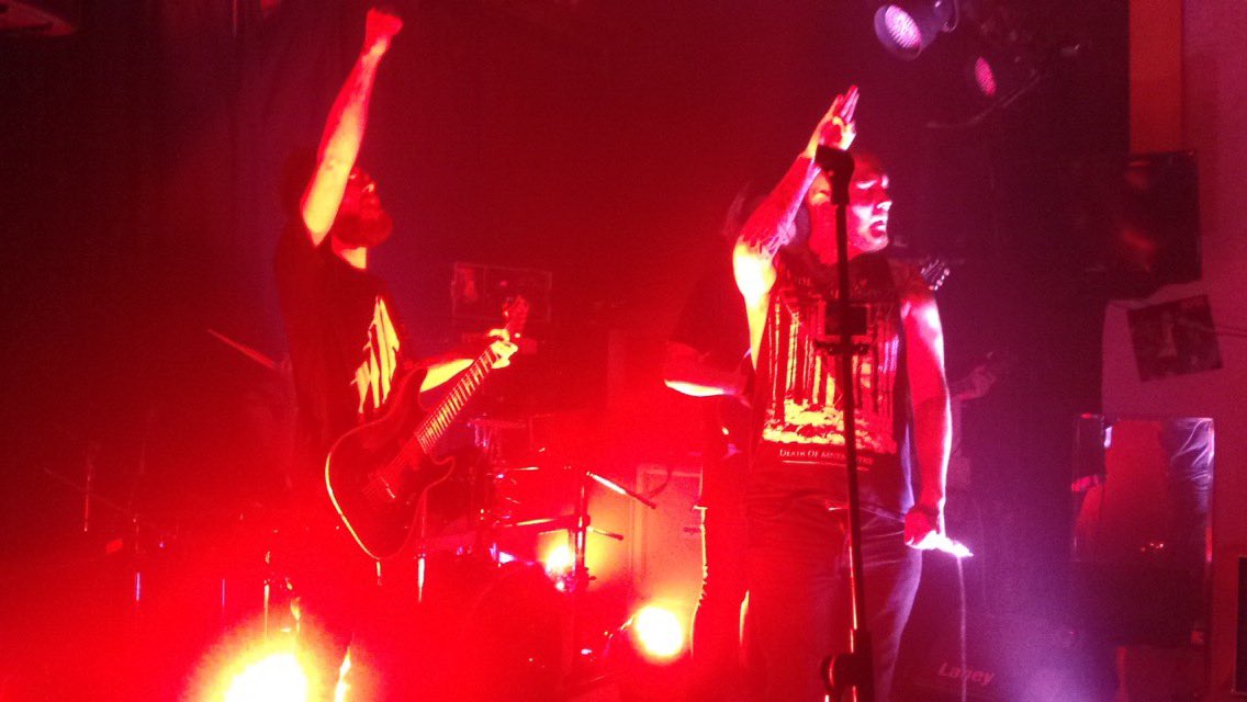 ALIVEisaband's tweet photo. @WDisease were playing in Toulouse tonight, for the third show of their Walk Tour. A wonderful evening ! https://t.co/Y6tjDlVv03
