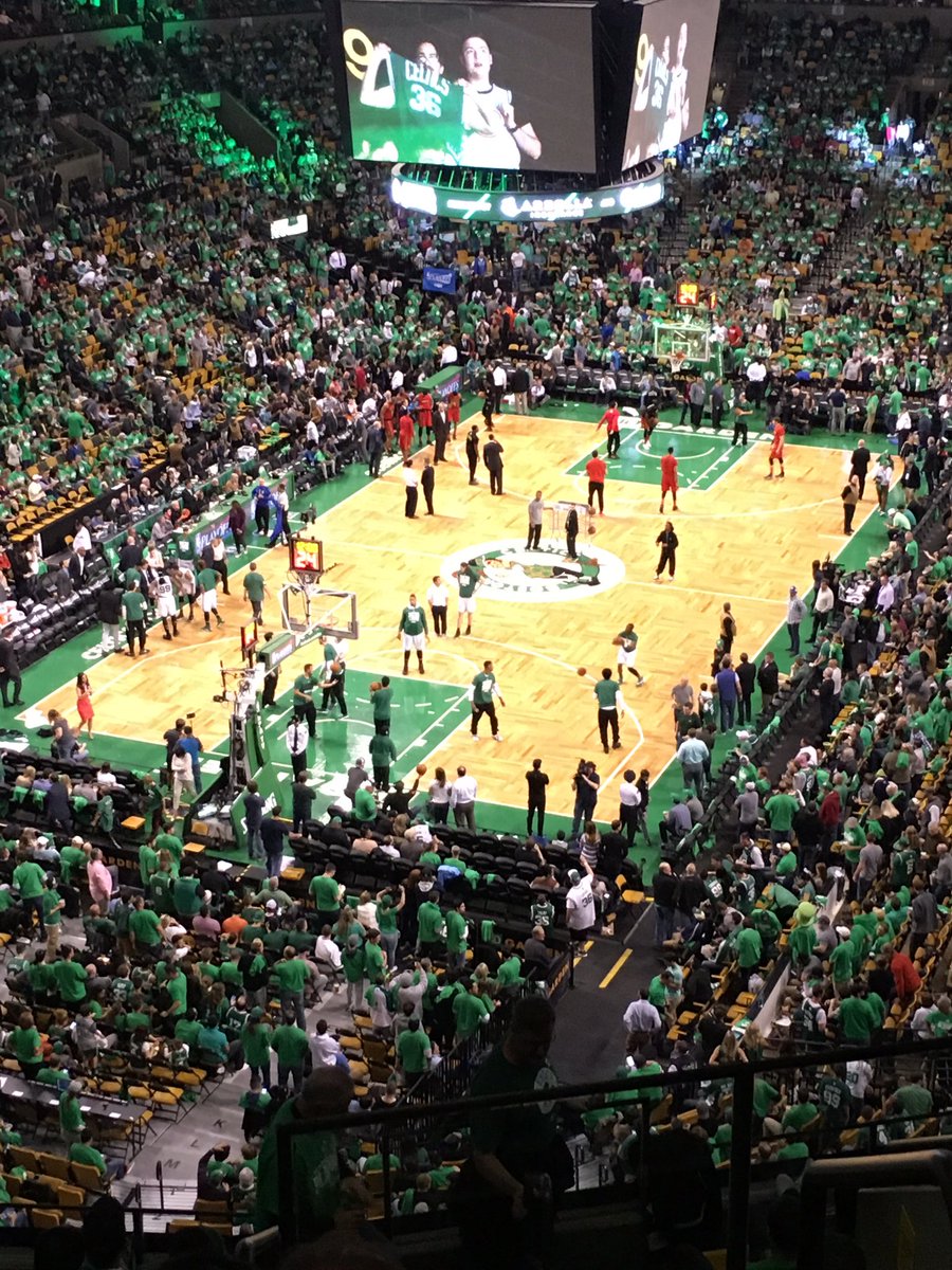 OPOAPres's tweet photo. Who to root for? @celtics or the home town hero @KyleKorver great game so far https://t.co/Umd8EUwnPu