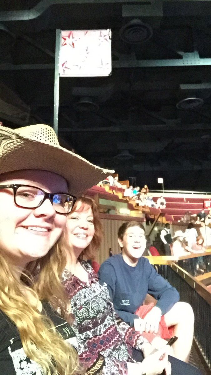 AUrczyk's tweet photo. Pretty excited for Craig Morgan!! #DECAICDC https://t.co/3iQH1YZXva