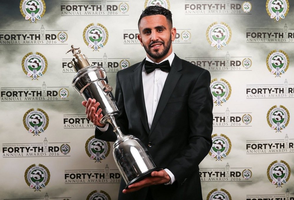 UEFAcom_fr's tweet photo. R. @Mahrez22, 1er Africain désigné joueur de l'année par la @PFA! 
RM: "Drogba ne l'a jamais eu? Bien..."
#DZ https://t.co/NvuC93F3hk