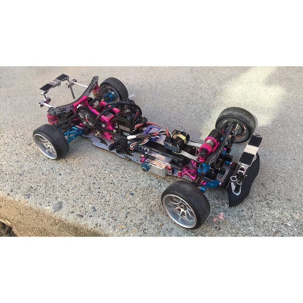 m_mediouni's tweet photo. just trying different things
#rwdrcdrift #rcdrift #drift #3racing #sakurad4 #rcomg #usukani #tetsujin #pandorarc #… https://t.co/MQfT34nC4O