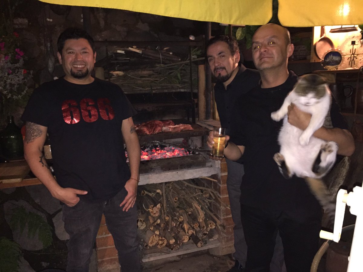 sanblaschurch's tweet photo. @elrod_mayorga @evetraviata  #asado https://t.co/3cgXwWPWMK