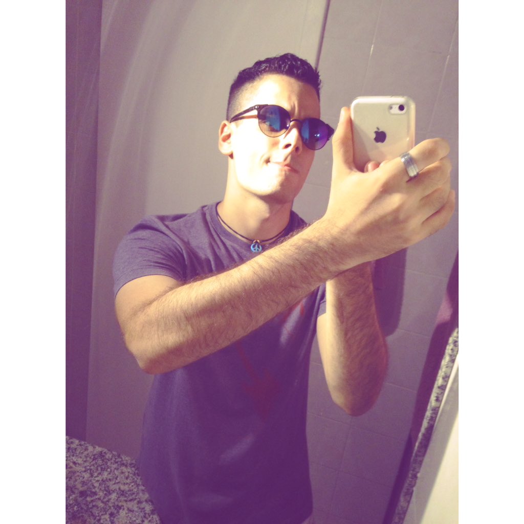 PedroRiguetti1's tweet photo. #chillibeans #thebeatlescollection 👀📸🕶 https://t.co/QWh0JMV3dv