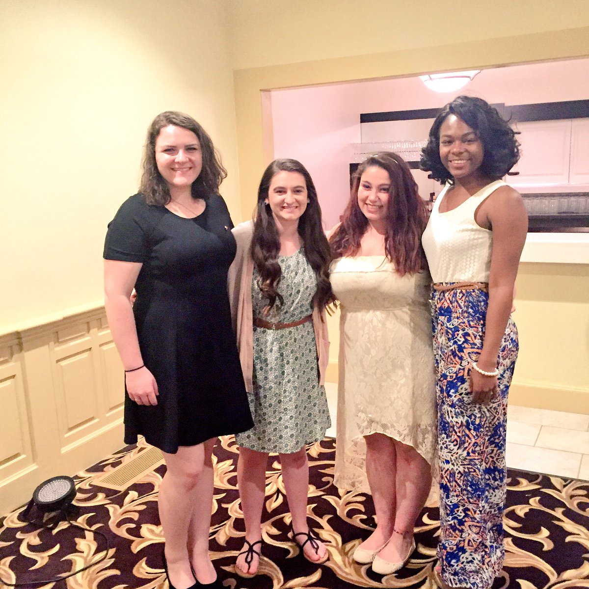 CommWorks_MU's tweet image. CommWorks E-board would like to thank the MU Comm Dept. for having us this evening. Great way to end the semester❤️