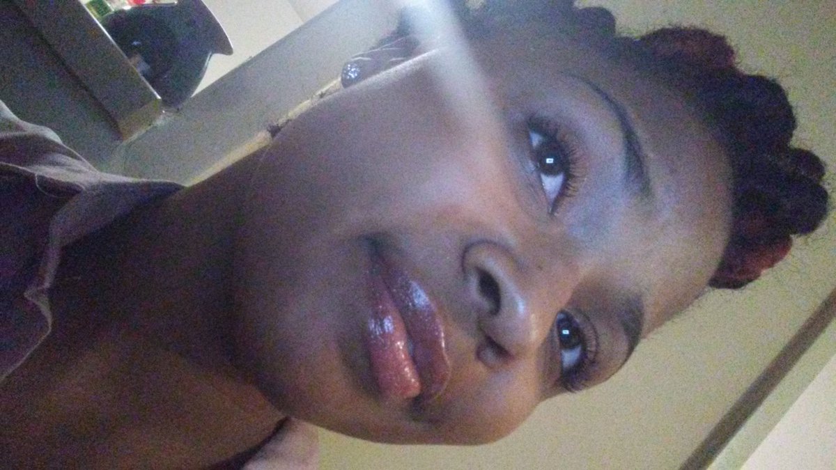 LaToyaLee1's tweet photo. O..annndd #TeamIneedMoreHaters #iNeedMoreHaters #NoMakeUp #NoLashes #MascaraOnly #Natural #PrettyDread https://t.co/2bCkZM16Fl