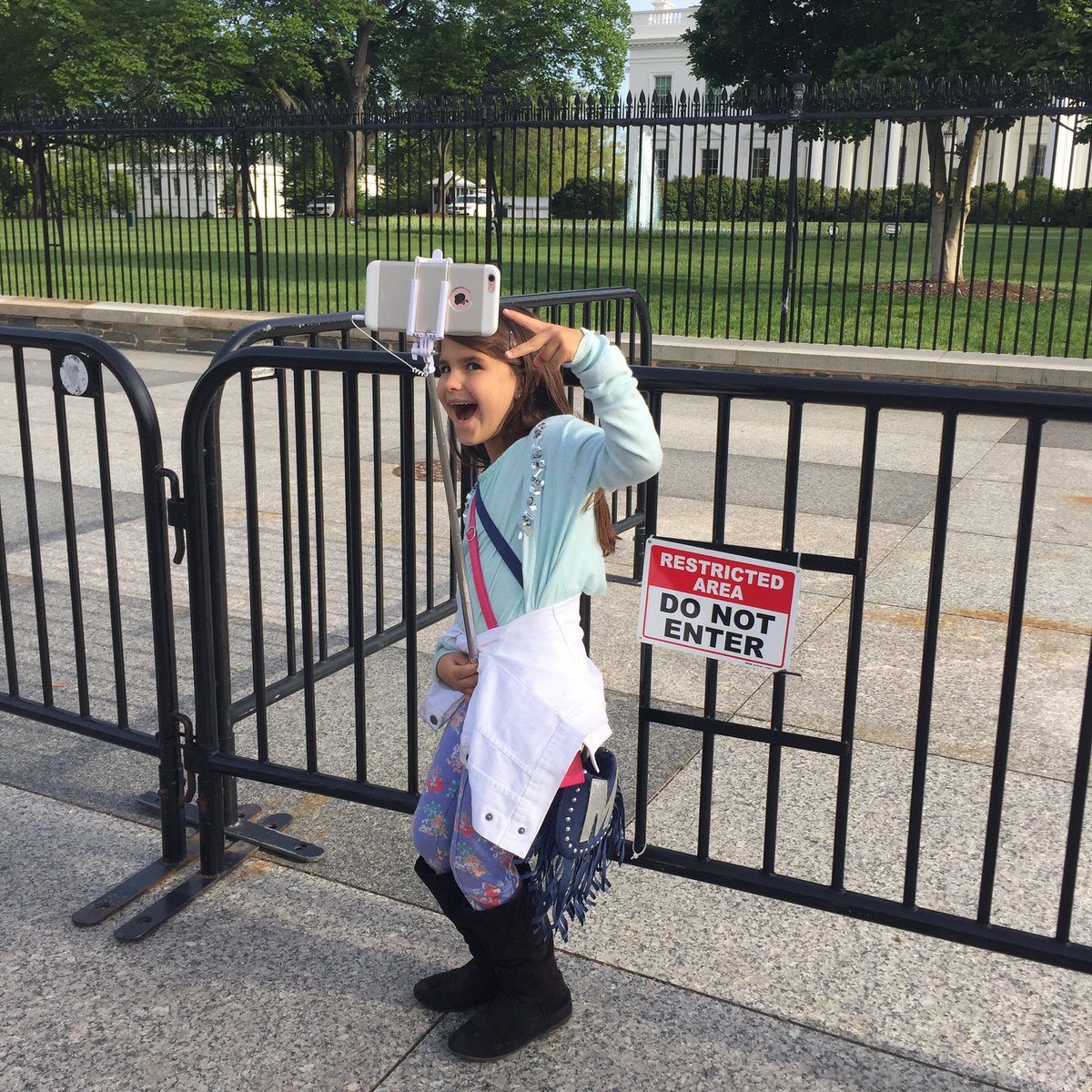 melaniemeeks's tweet photo. Nothing quite like a 7 year old from Texas visiting the @WhiteHouse for the 1st time with a selfie stick. @POTUS https://t.co/NdaGF75N5O