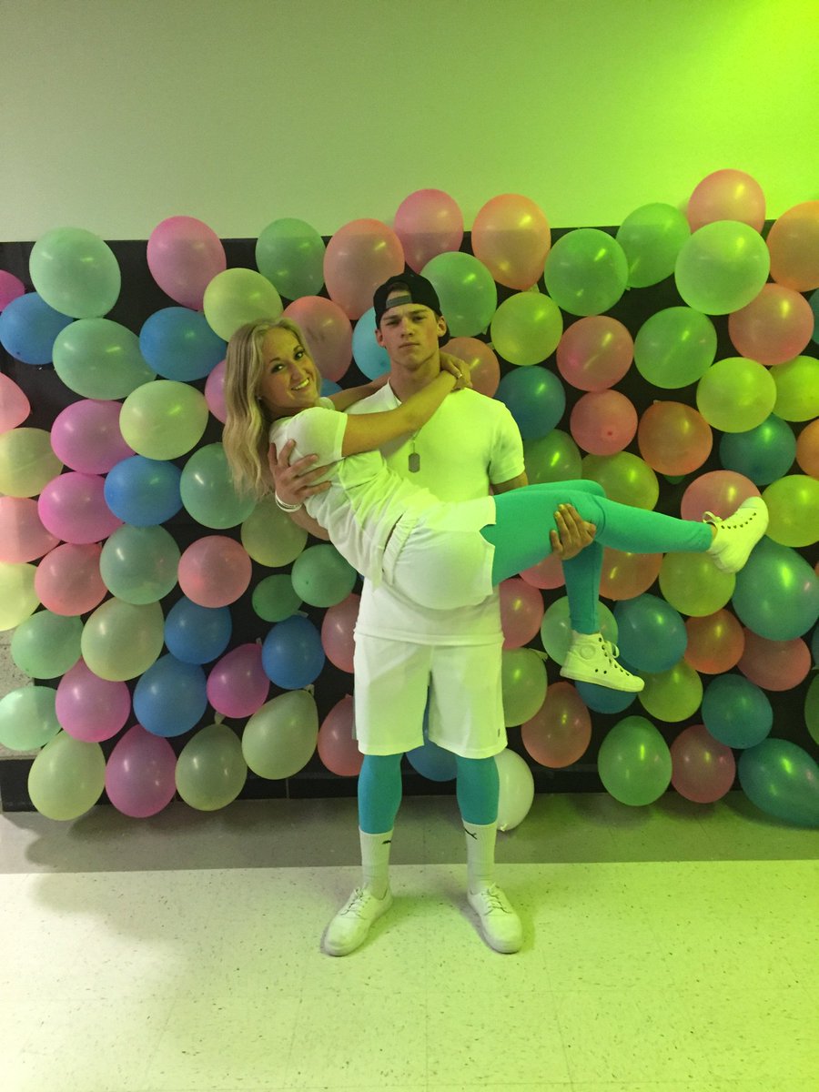 smitty_11_'s tweet photo. Morp was such a party. Think I went too crazy and embarrassed my girl a bit... sorry Tay 😅😆😜 https://t.co/P5UMMRs4kf