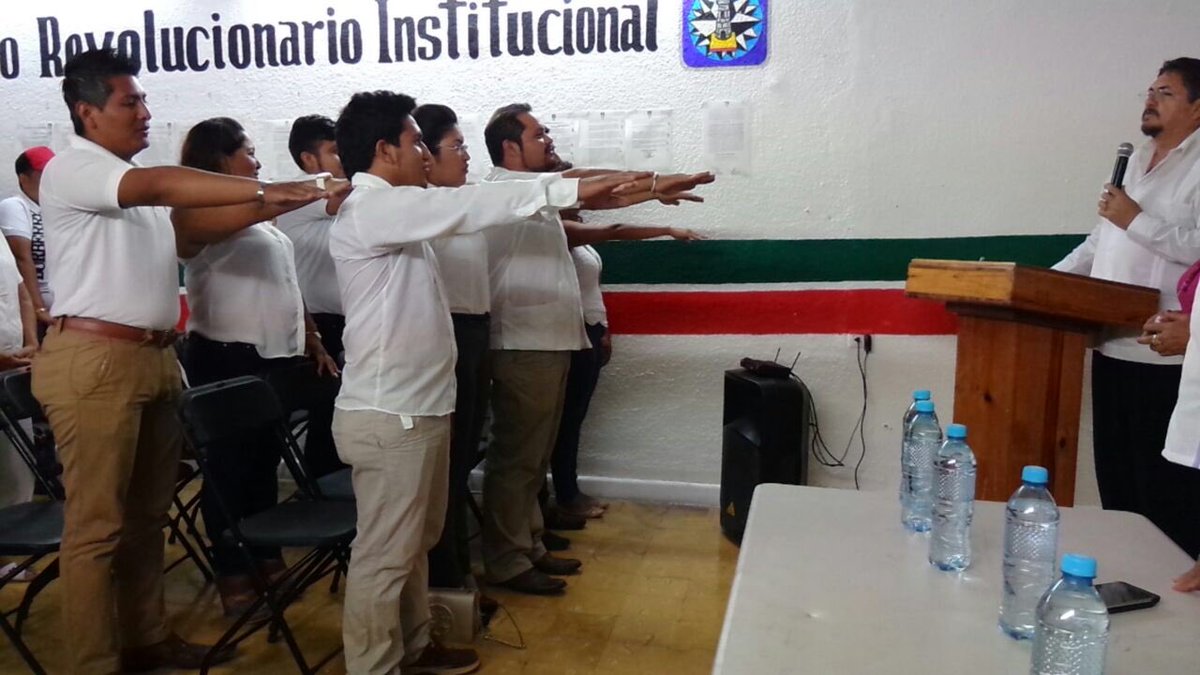 FoojIsla's tweet photo. Toma de protesta de @FoojIsla ayer #SomosFooj #SomosJóvenes #SomosQuintanaRoo @FOOJQR @CTM_MX @JovenesCtm @PRI_QROO https://t.co/ifF0Eu6xtV