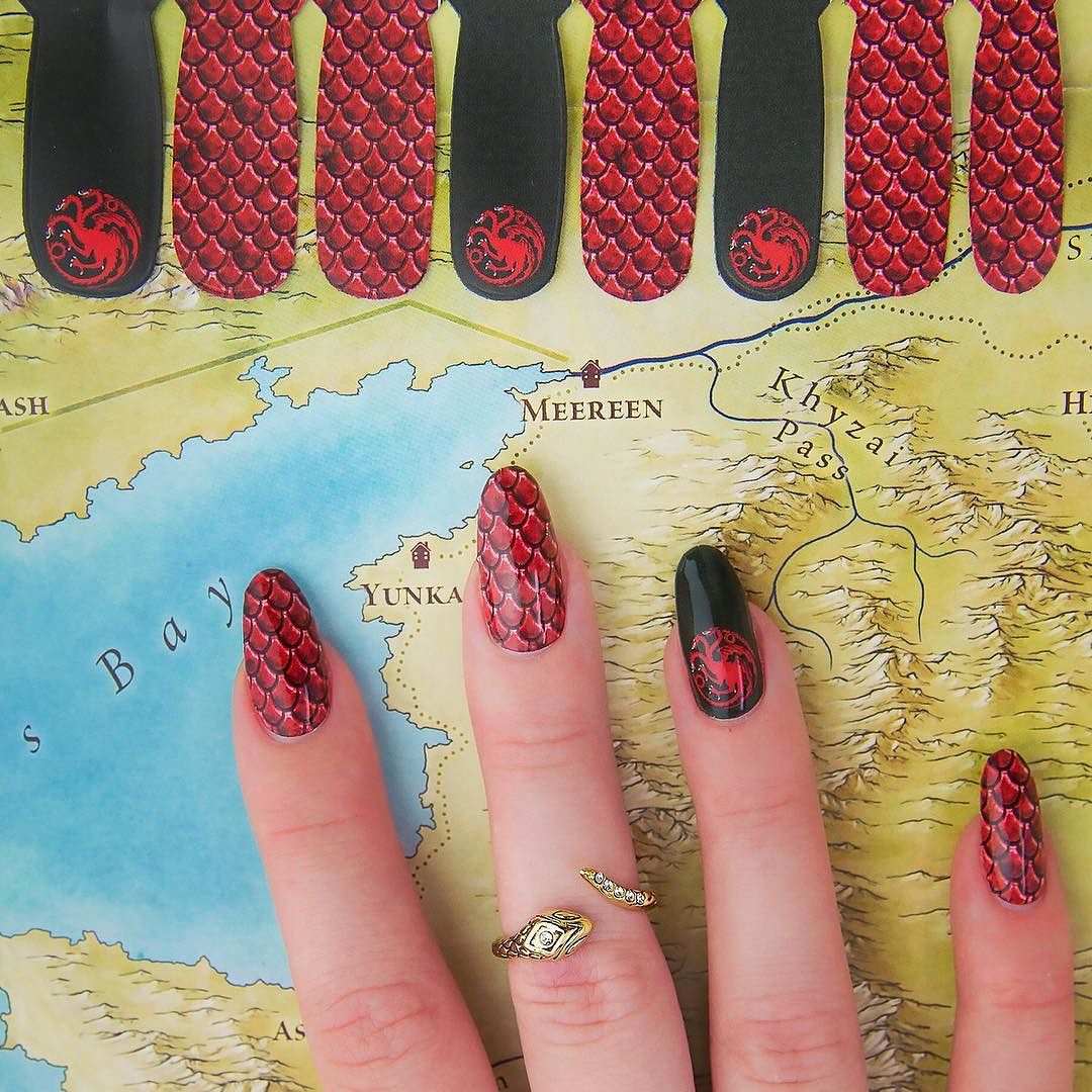 AppliqNails's tweet photo. 5 min till #GameofThrones! Are you team #Daenerys? Grab the 'Mother of Dragons' wraps at https://t.co/Iz0E69m2Bz 🐲🔥🔥 https://t.co/2iTbm3v6qB