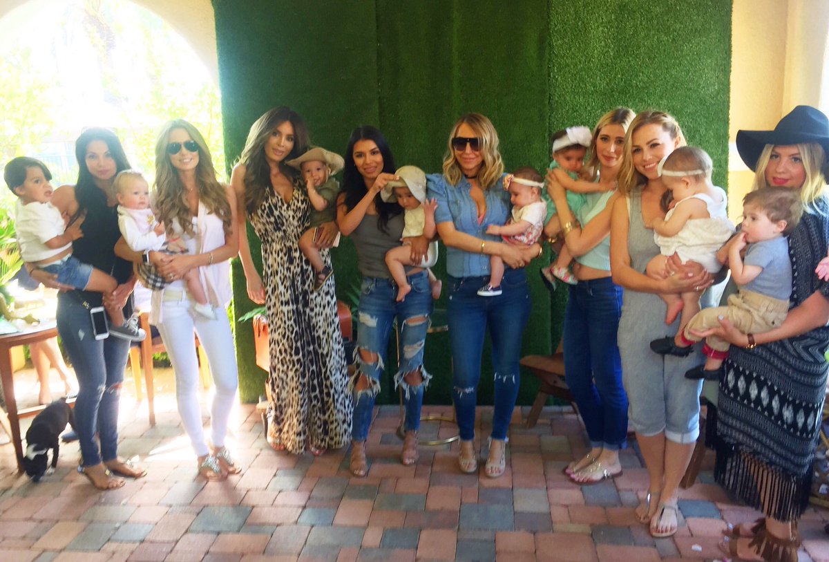 EricaFranco1's tweet photo. Celebrating Jamesy's 1st Birthday today!!! Such a great party @sarahstage 🙌💙✨ #birthday #one #momlife #lamomclub https://t.co/dDPTUWmyPN