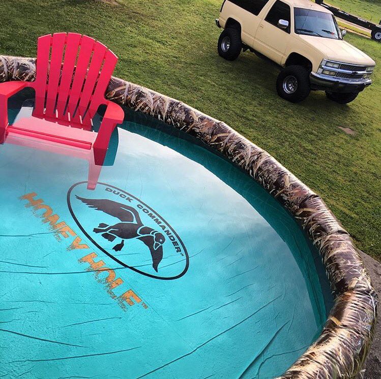Looks like a #SundayFunday in a #camopool <a href="/Duck_Commander/">Duck Commander</a> #honeyhole w/ #realtree #max5 #camo