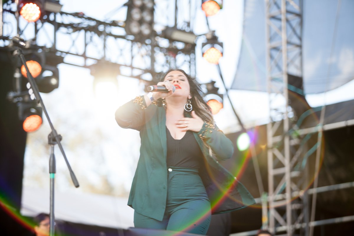 LifeBoxset's tweet photo. De Coachella al VL16, Carla Morrison prendió en el Tecate: #elviveeninfinitum #infinitumlive https://t.co/M8plIxqG8q https://t.co/zylIEOye3S