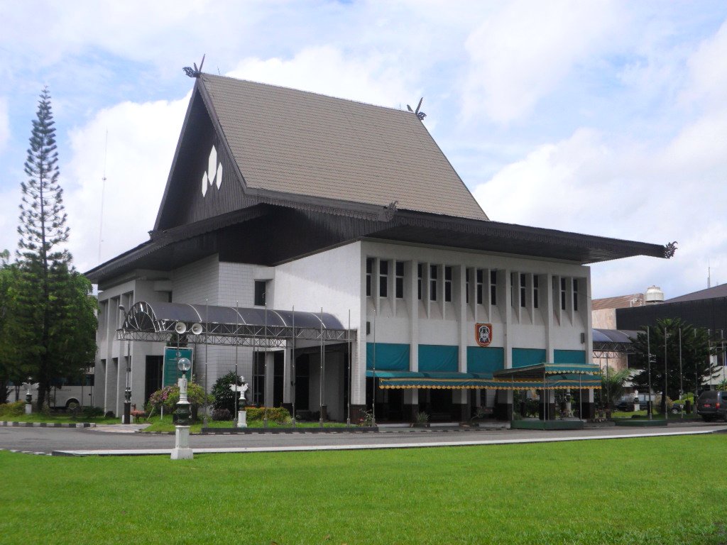 WADUH, GEDUNG LAMA PEMPROV KALSEL TAK BISA DIJADIKAN PERPUSTAKAAN UNTUK WARGA BANJARMASIN >> beritabanjarmasin.com/2016/04/waduh-…