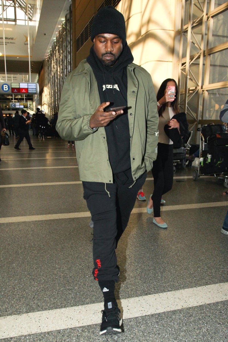 ReviveYeezy tweet media