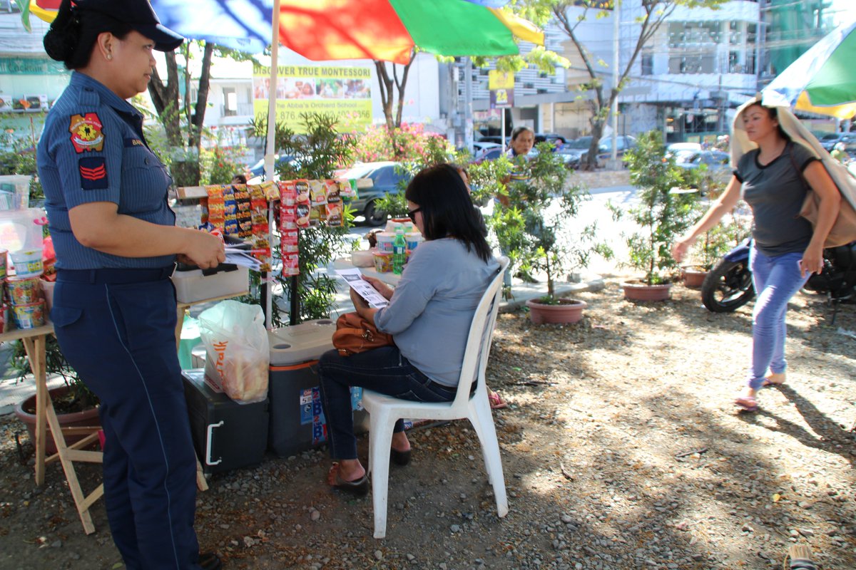 TaguigPolice's tweet photo. April 25, 2016, 8:30am PCR pers PO3 Bariuan, distribution of Flyers " SAFE 2016" Bayani Road, Western Bicutan,TC https://t.co/dE2Dc5ZDX8