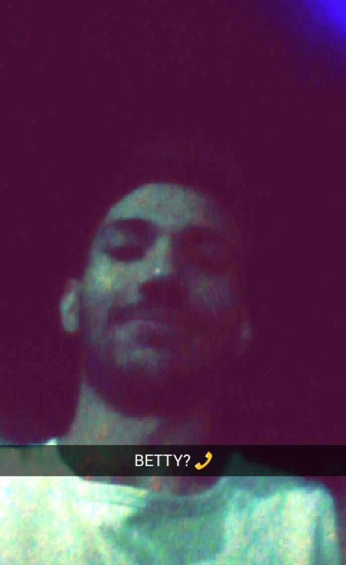 CONTONAS10's tweet image. Será que alguém tá me ligando?