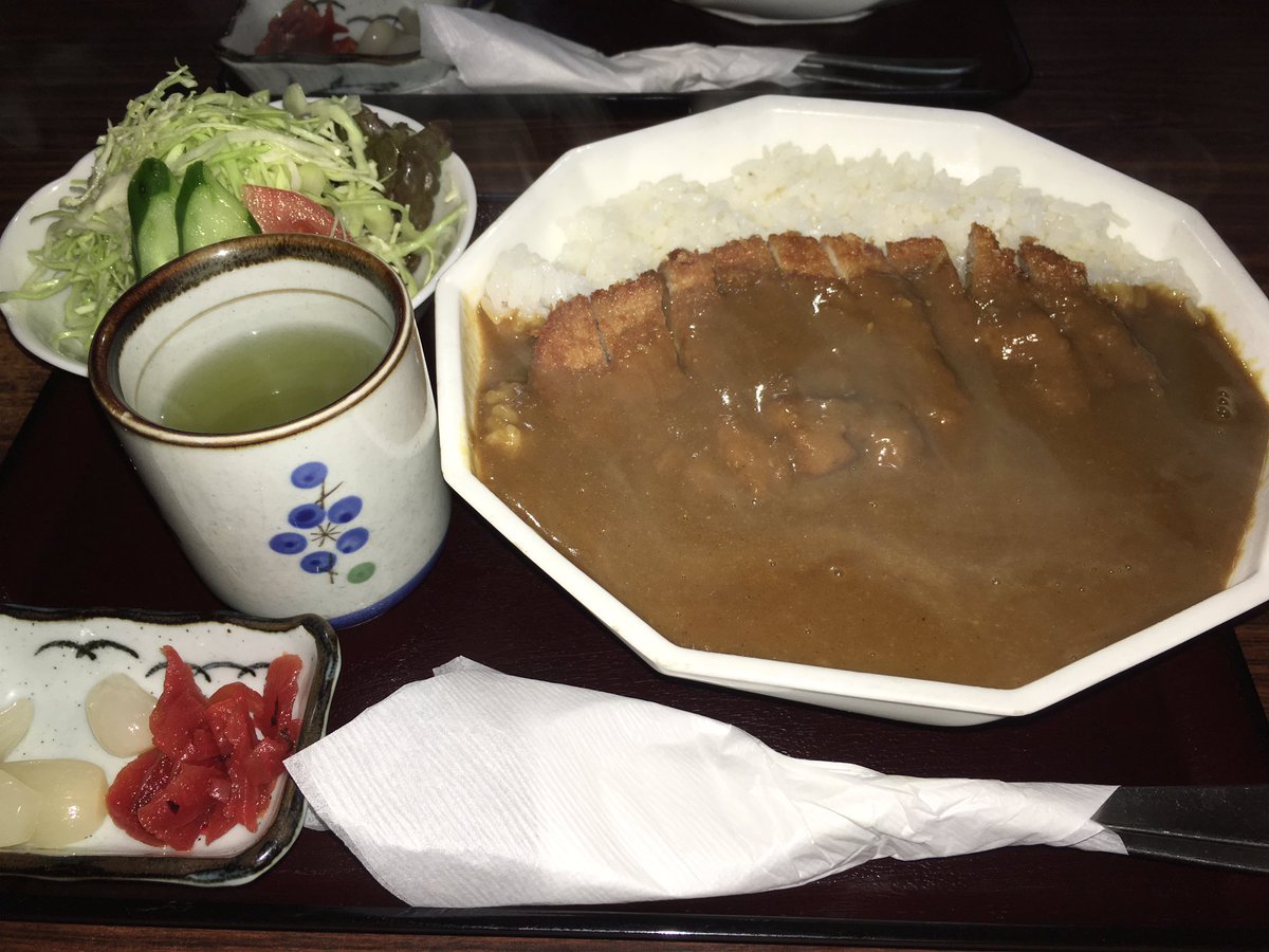 ながどてドライブイン 今日の日替わり定食は エビフライ コロッケです お値段は 700円になります 手作りのカレー ミニサラダ付きで人気です カレーライス650 カツカレー800 日替わり 三次 ランチ