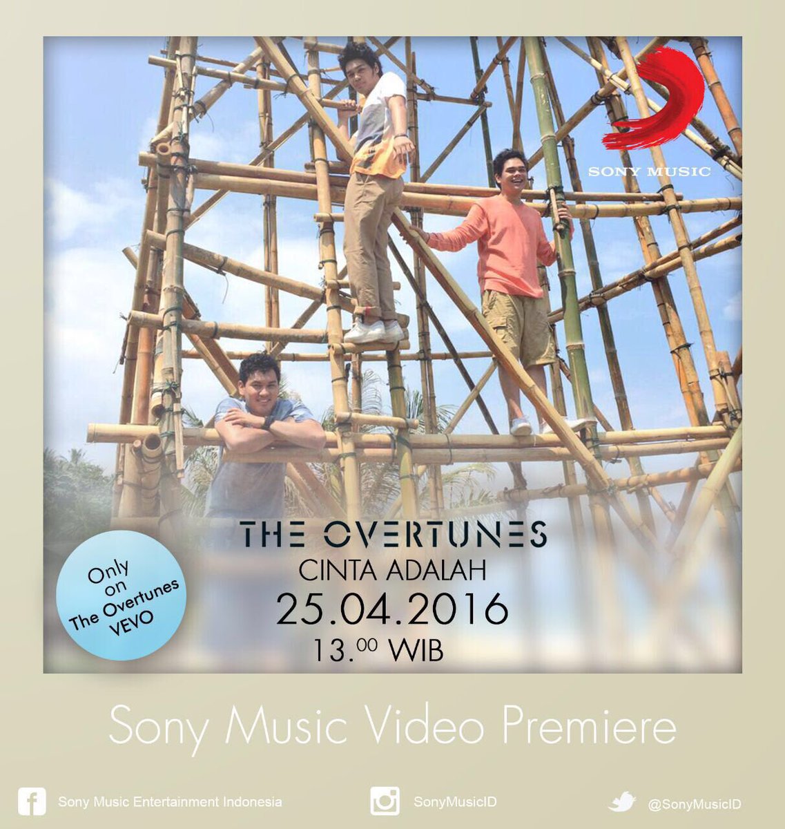 Angelo_Mikha's tweet photo. Guys! MV "Cinta Adalah" by @TheOvertunes bakal ada di channel Vevo kita hari ini jam 1 siang :)

🔝 https://t.co/sHxiti5UBd