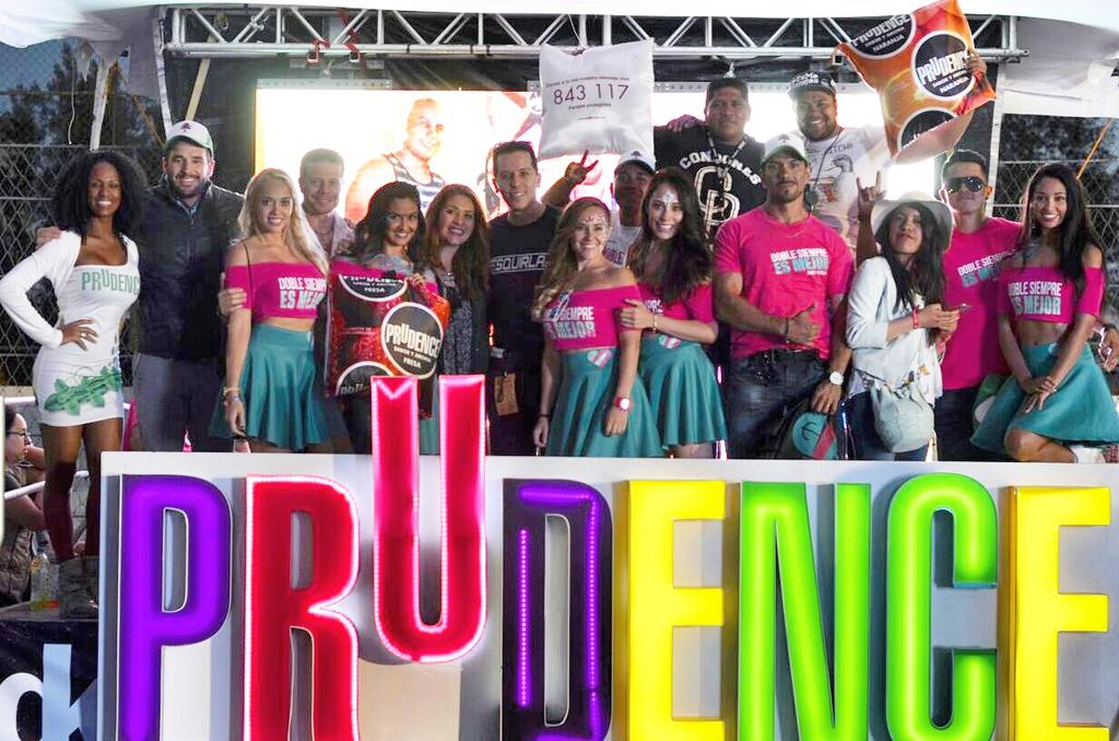 PrudenceMexico's tweet photo. El equipo de Prudence desde el #ViveLatino #VivePrudence https://t.co/uzJXAzs6Zm