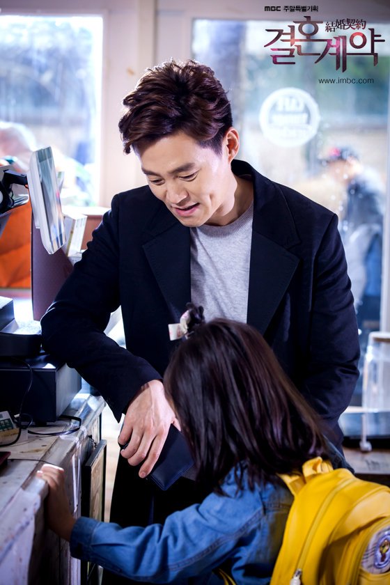 TheDramaKorea's tweet photo. Drama MBC "Marriage Contract" (Lee Seo Jin &amp; UEE) tamat tadi malam dengan 16 episode &amp; rating 22,4%. https://t.co/tYUfHiHpwb