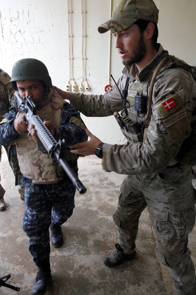 تدريبات الجيش العراقي الجديده على يد المستشارين الامريكان  - صفحة 3 Cg33mCgW4AAZlPI