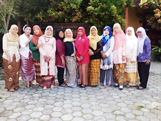 SLBTunasBangsa's tweet photo. Para Kartini di SLB Tunas Bangsa dan anak2 penerus martini di masa depan#latepost https://t.co/tdB9wVEkPi