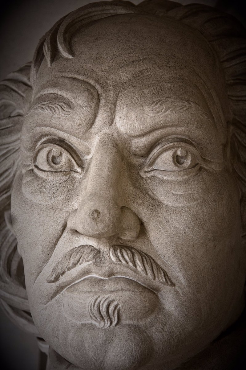 ArtGuideAlex's tweet photo. #Cromwell in the City - born #otd 1599 - Monumental bust #TimCrawley @GuildhallLondon #LoveLondon https://t.co/KuM5UWKT7r