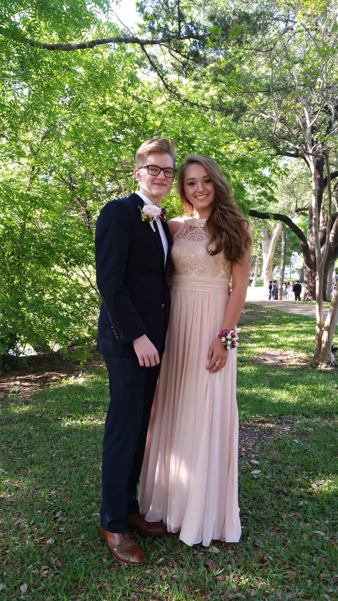 PujatsHeather's tweet photo. Jesuit + Ursuline Prom 2016 🎉🎉 https://t.co/s0Lxjjd4nH