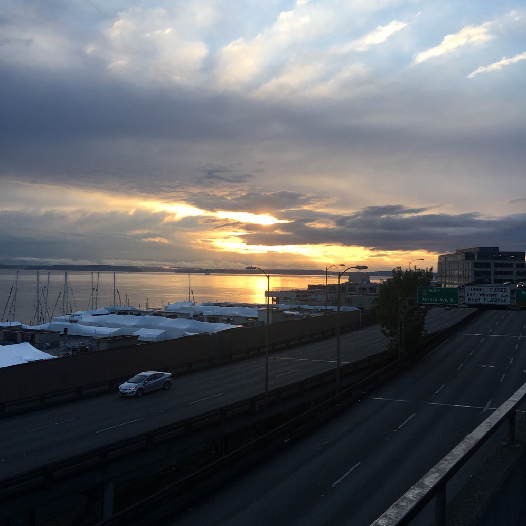 StPete2Seattle's tweet photo. Arrived in Seattle! Love that beautiful skyline. https://t.co/PhG1DfGNAn