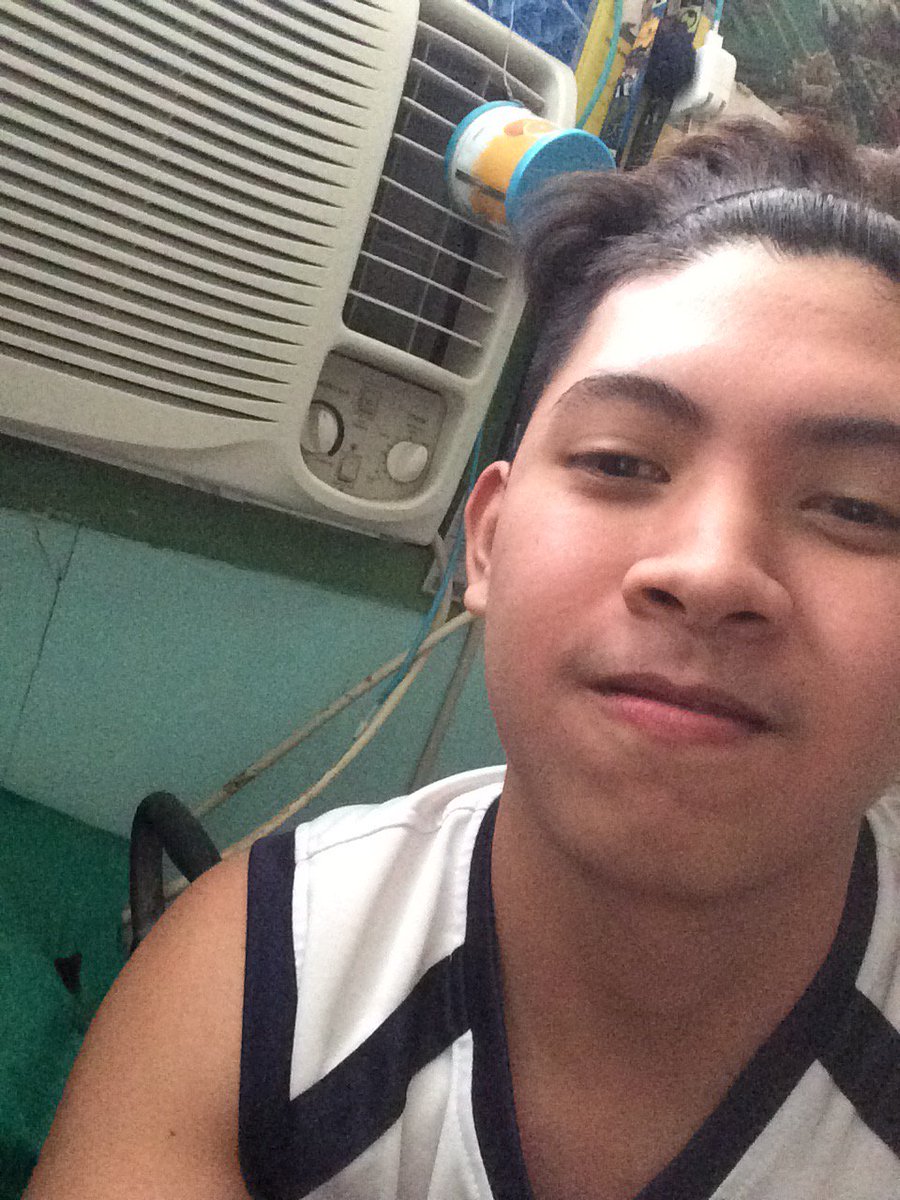 YowItsEric's tweet photo. Ikaw lang sapat na babe "aircon" 😂😍❄️👌🏻 #AirconIsLife https://t.co/vQHB2TA7Go