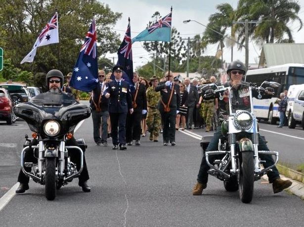 Mannii's tweet photo. #Anzac2016 March at #Woodburn saw half the town turn out. https://t.co/YMCkbQxEHM https://t.co/MKaO8W8LRW