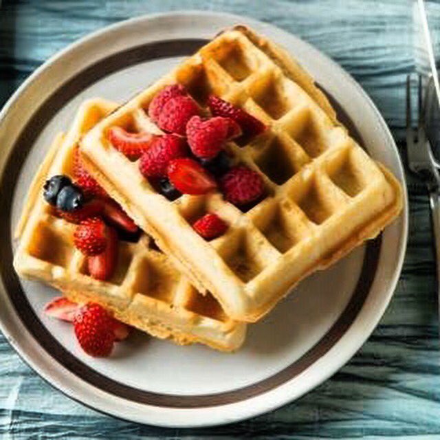 Veganitass's tweet photo. Good morning!!!!! A empezar el día con unos waffles vegetarianos ...Arriba ese ánimo !!☺️#veganitas #vegetarian https://t.co/NTDvFQ5EN7
