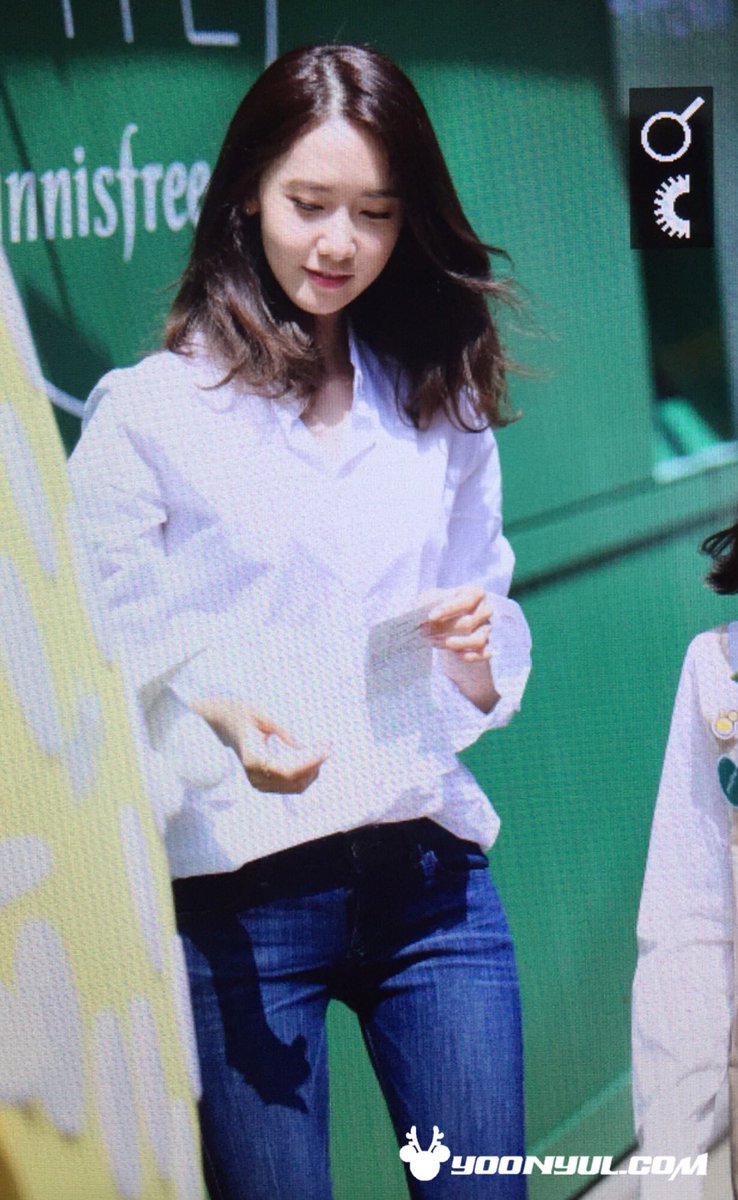 [PIC][25-04-2016]YoonA ghé thăm cửa hàng của "Innisfree 'My Cushion ATM'" vào trưa nay Cg3W1CNU8AESNz7