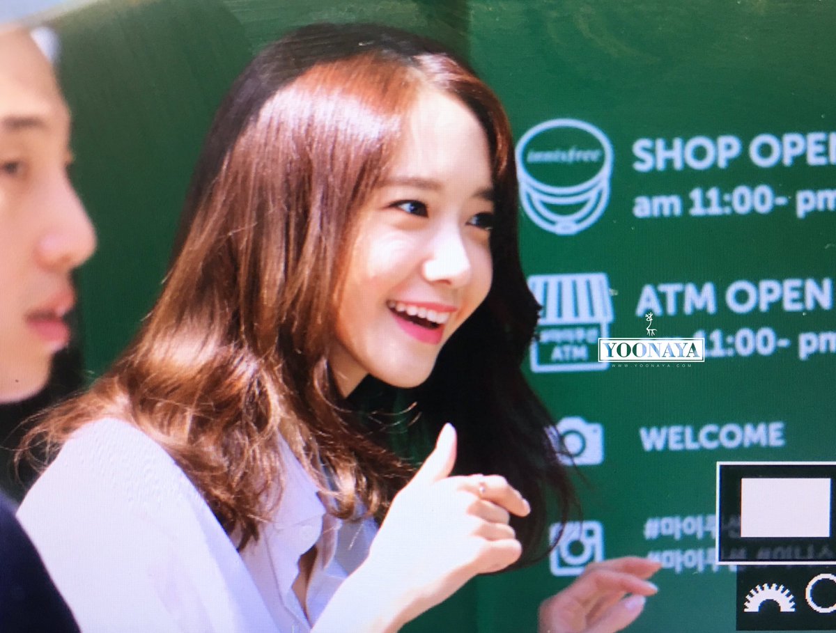 [PIC][25-04-2016]YoonA ghé thăm cửa hàng của "Innisfree 'My Cushion ATM'" vào trưa nay Cg3a-dsU4AAnEYD