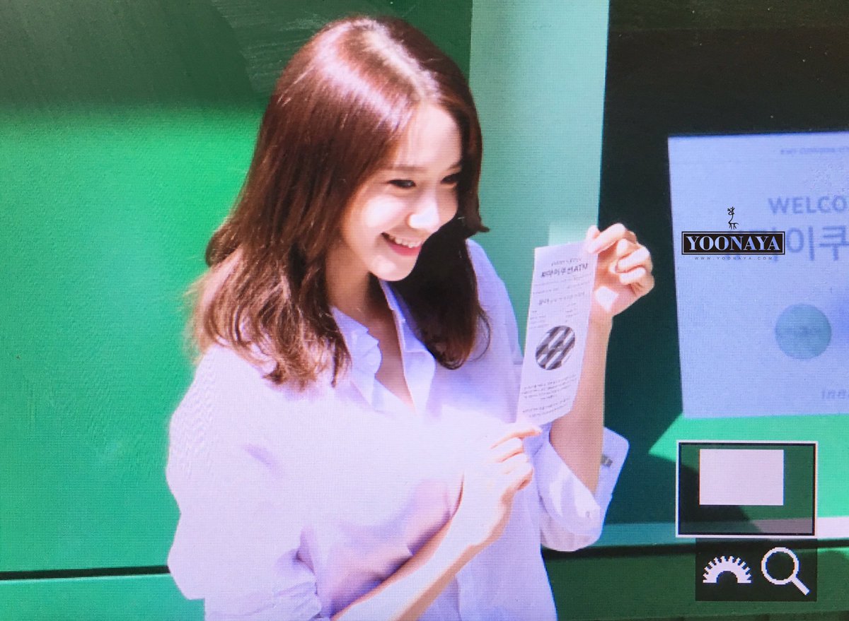 [PIC][25-04-2016]YoonA ghé thăm cửa hàng của "Innisfree 'My Cushion ATM'" vào trưa nay Cg3a-q2UcAEY192