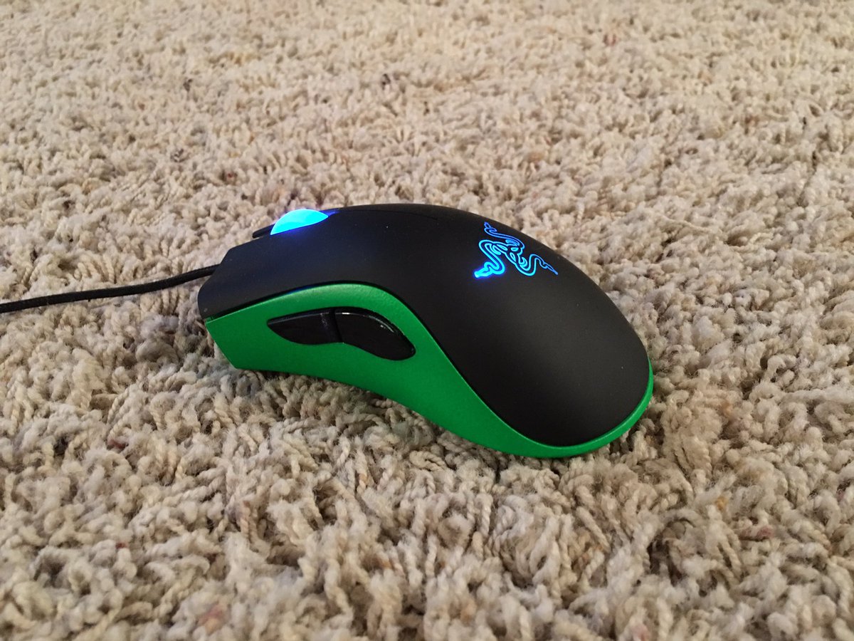 Curis_Computers's tweet photo. Finished! Before/After @Razer https://t.co/OxjEZ1iYT4