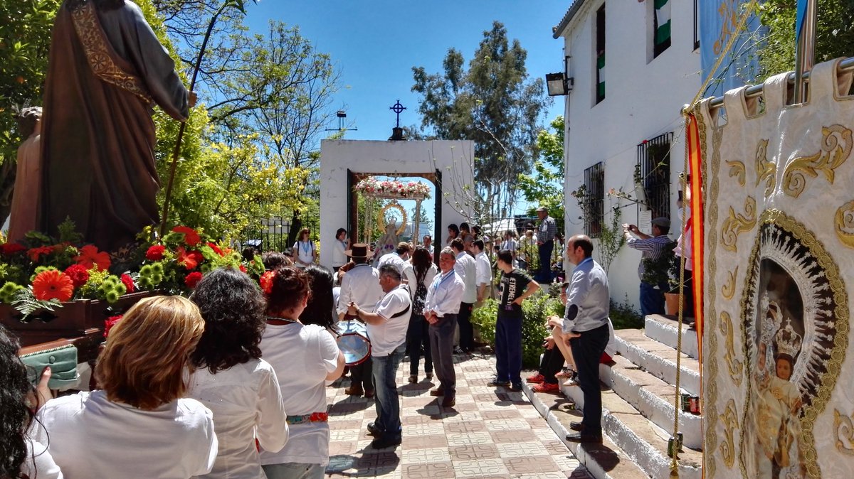 sueko89's tweet photo. Algunas imágenes de ayer cuando entraba en su Ermita la Virgen de la Fuensanta #romeria2016 #Corcomé https://t.co/OpHhwn2hA4