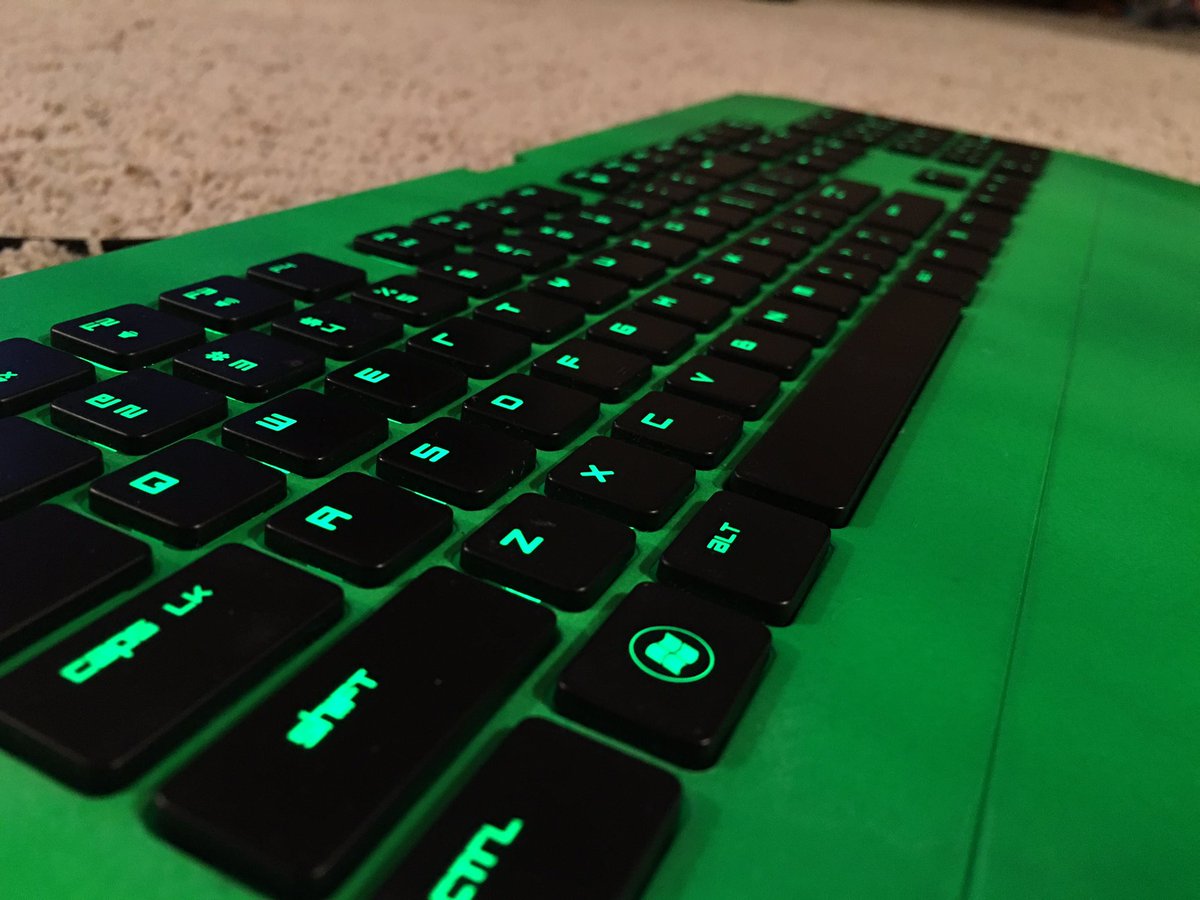 cpeterson19's tweet photo. Finished the custom @Razer Deathstalker! https://t.co/wUKMKfRmfp