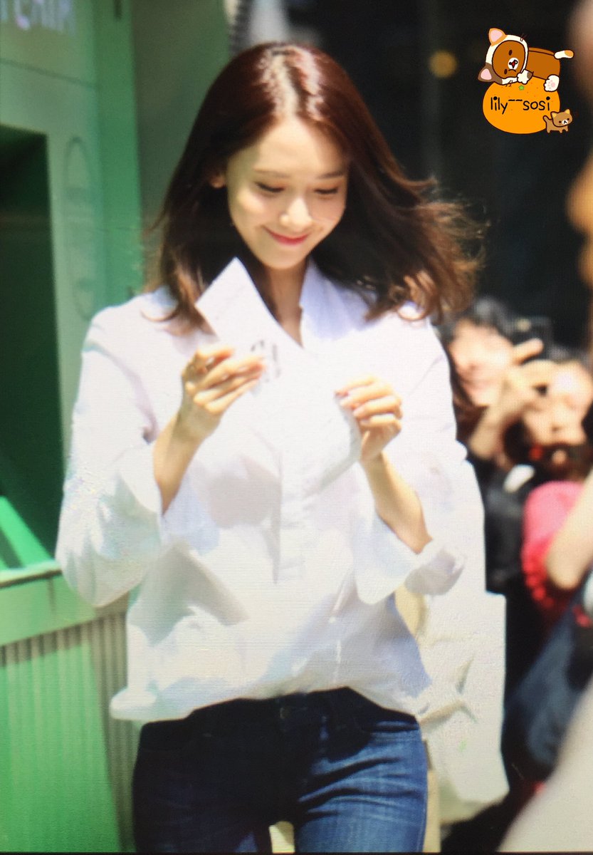 [PIC][25-04-2016]YoonA ghé thăm cửa hàng của "Innisfree 'My Cushion ATM'" vào trưa nay Cg3bUdZUoAEjlai