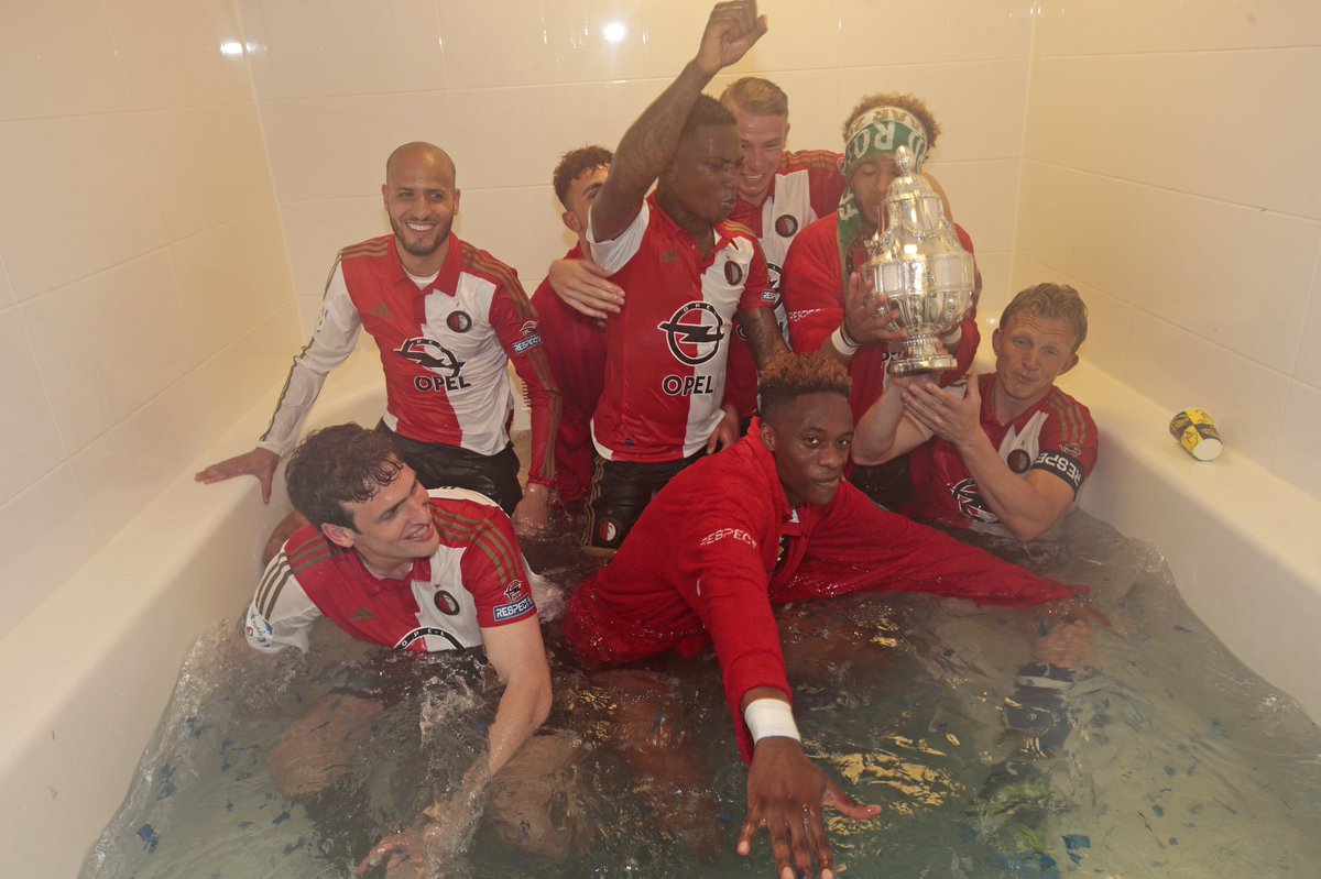 Feyenoord's tweet photo. Wakker worden als bekerwinnaar.... 🙏 🏆 #Feyenoord #Cupfighters https://t.co/G0H0zyBqww