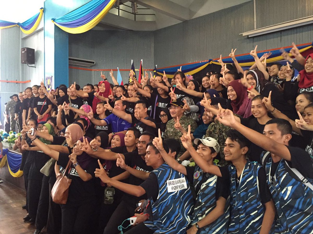 Majlis Ramah Mesra MenHan,DS Hishammuddin Hussein bersama warga TUDM,veteran ATM dan BSKN di Sarawak.
#Kebajikan