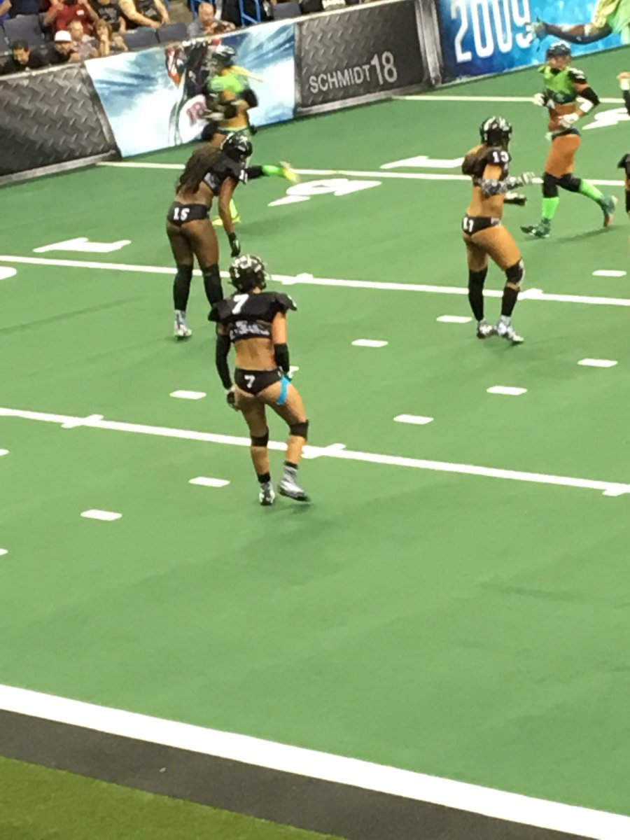 Football is life and seeing this was such a great a experience! 😁 #LFL #LATemptation