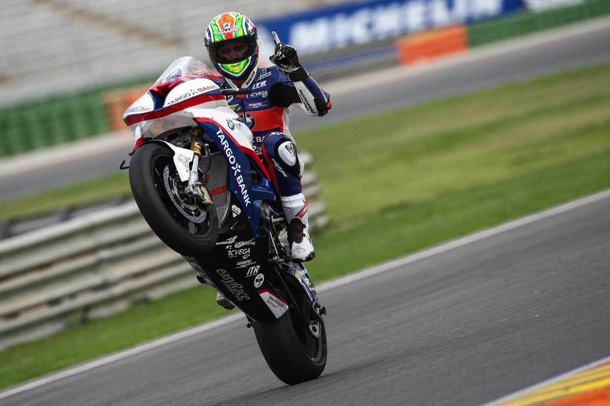 Maximilian Scheib, eufórico tras la victoria en #Valencia. <a href="/CircuitValencia/">Circuit Ricardo Tormo</a> <a href="/MotorradRacing/">Motorrad Racing Team</a> <a href="/BMWMotorrad/">BMWMotorrad</a> <a href="/maxischeib/">Maxi Scheib</a>