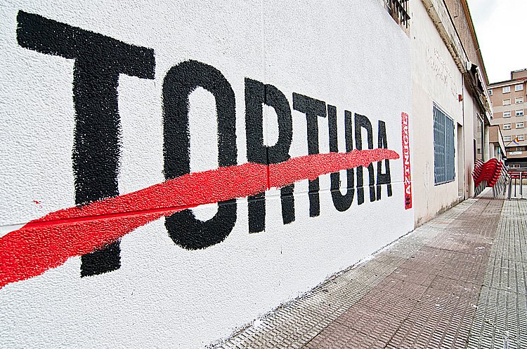 Tortura eta Burlatako atxiloketak salatzeko murala #Barañain-en
bit.ly/1rbuVLB