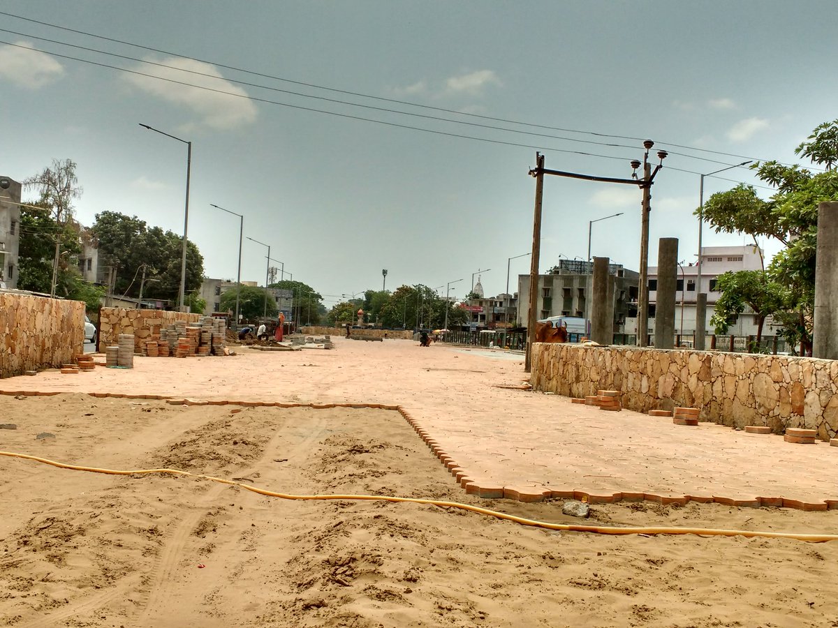 DevelopedSurat's tweet photo. #LinearGarden with #ગુલાબીચોટીલા #Stone @ #Ramnagar #GujaratHousingBoard #PalanpurPatia #RanderZone
#FenilThakkar https://t.co/AmRKiTZjtW