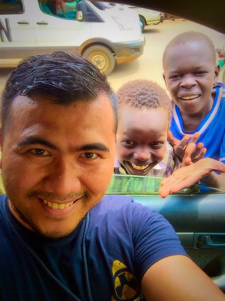 Kenapa harus menjadi putih kalau hitam saja menyenangkan.